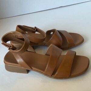 Naturalizer woman’s ankle sandal, size 9